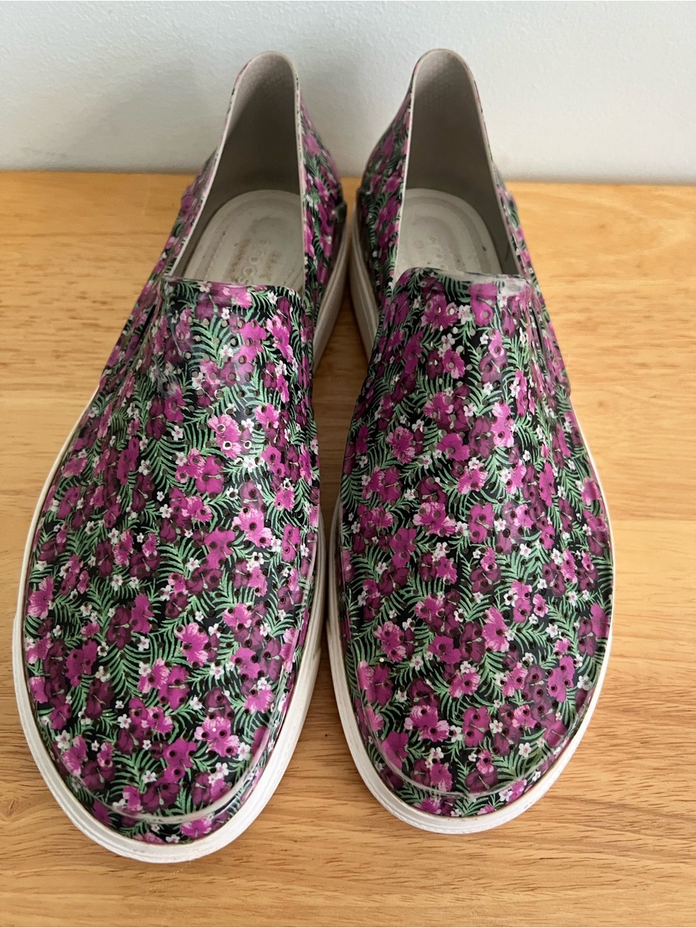CROCS Women's Slip-On Boat Shoes with Purple Floral Print size 10